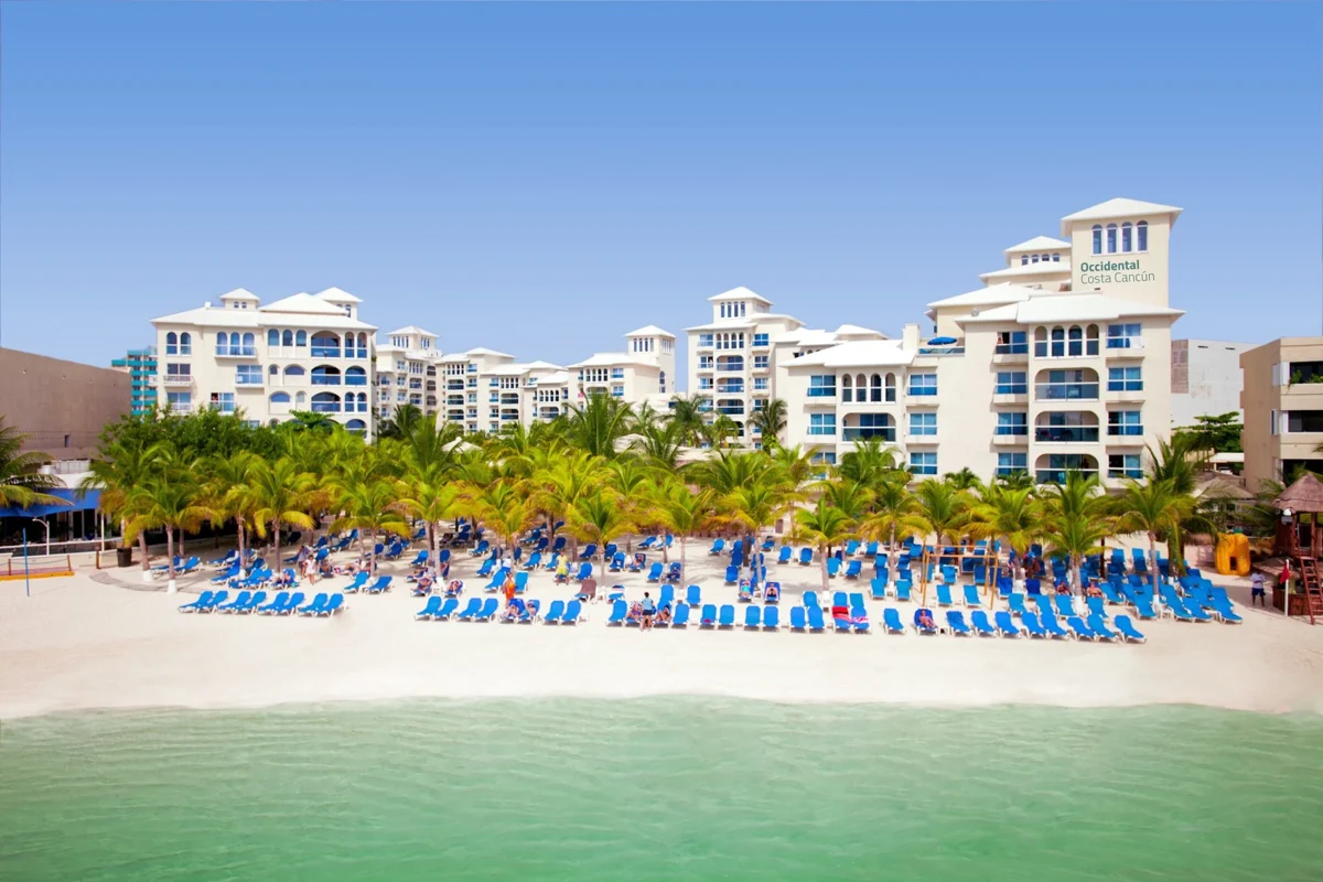 Playa y edificios de Occidental Costa Cancún